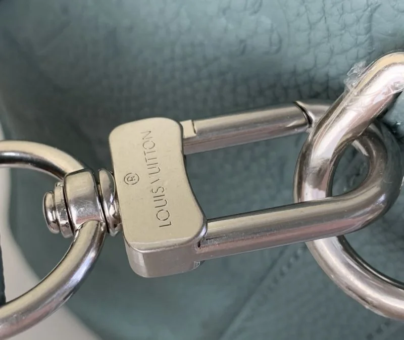 Louis Vuitton Travel Bags ModernLook 40265