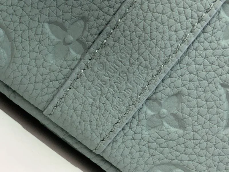 Louis Vuitton Travel Bags ModernLook 40265