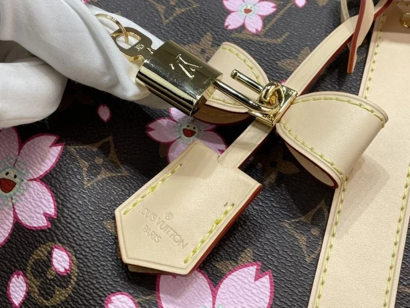 Practical Louis Vuitton Travel Bags 40262