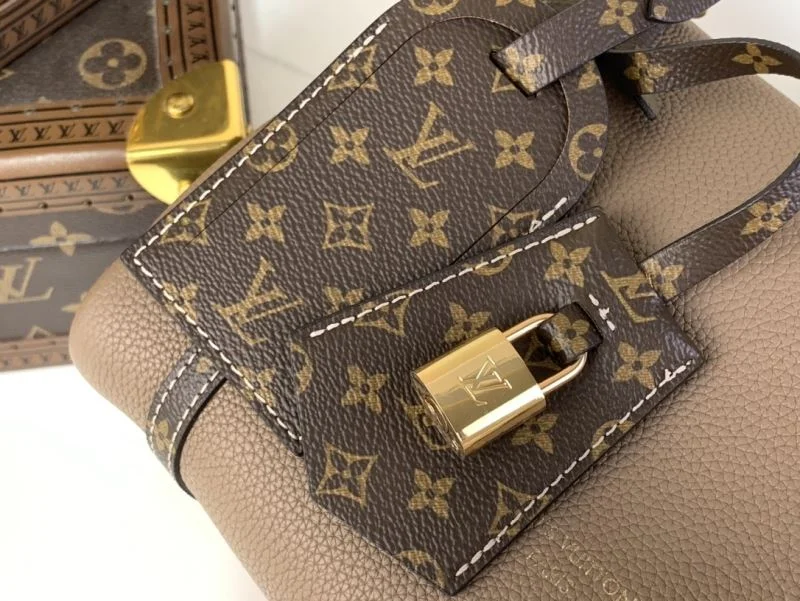 Louis Vuitton Travel Bags TimelessDesign 40260