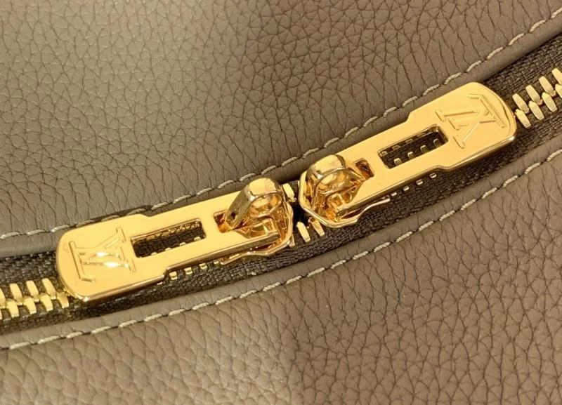 Louis Vuitton Travel Bags TimelessDesign 40260