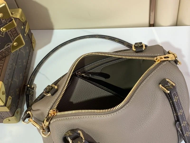 Louis Vuitton Travel Bags TimelessDesign 40260