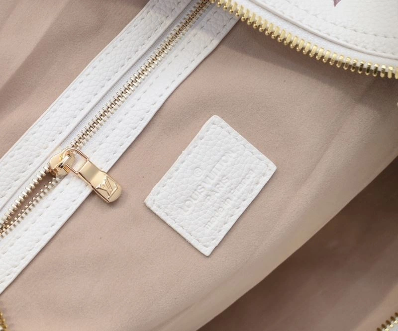 SmoothTexture Louis Vuitton Travel Bags 79141