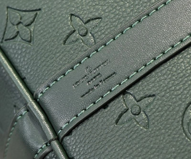 Louis Vuitton Travel Bags Minimalist 79129