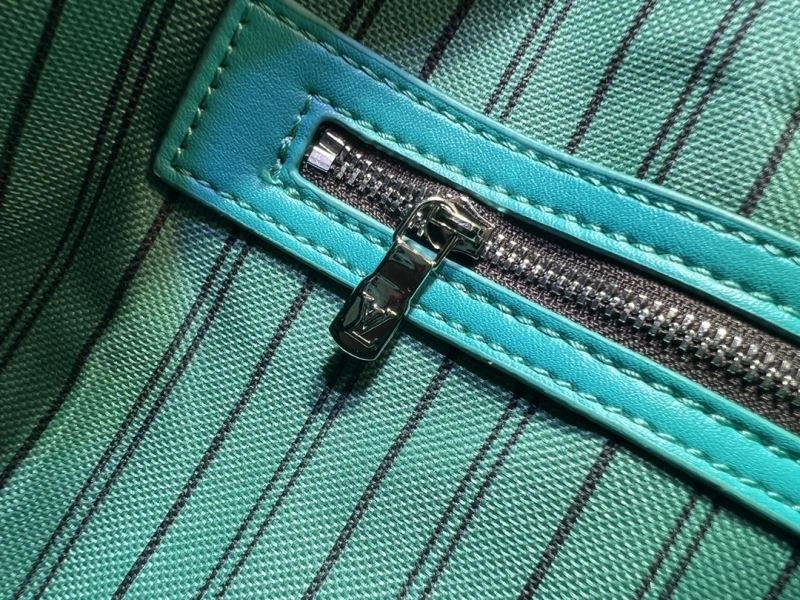 Louis Vuitton Travel Bags Vibrant 79102