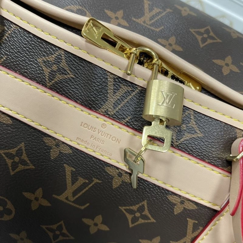 Louis Vuitton Travel Bags Sleek 79082