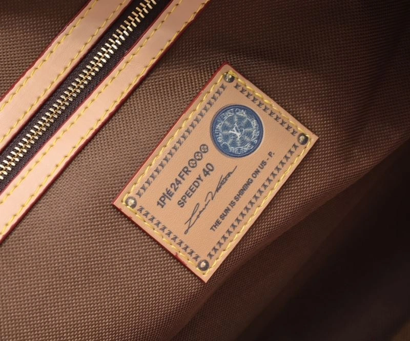 WaterResistant Louis Vuitton Travel Bags 79089