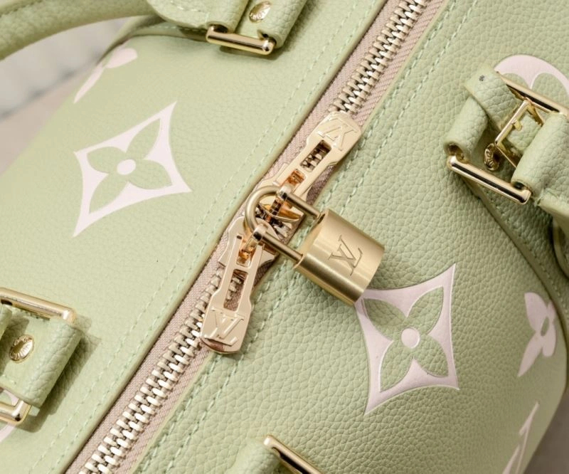 WaterResistant Louis Vuitton Travel Bags 79053
