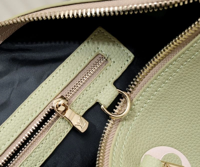 WaterResistant Louis Vuitton Travel Bags 79053