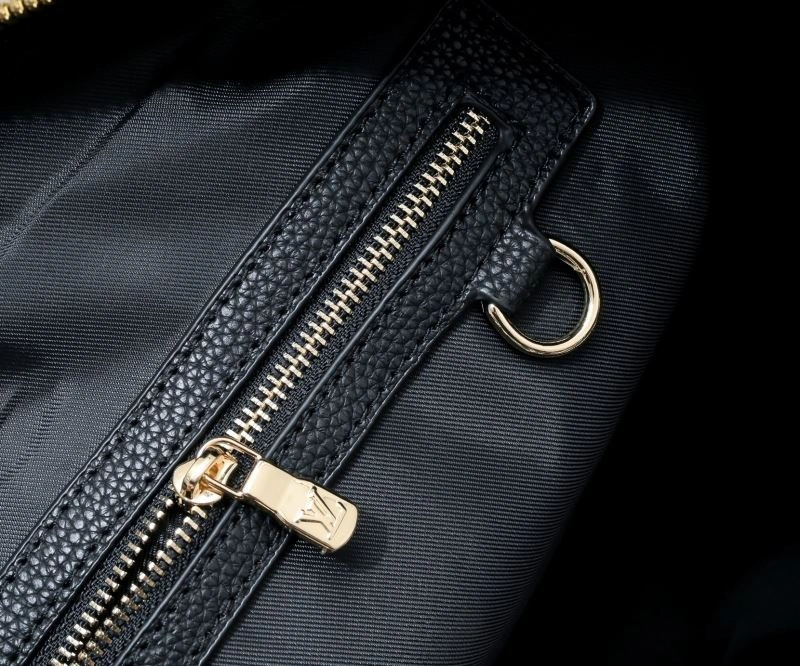 Resilient Louis Vuitton Travel Bags 79051