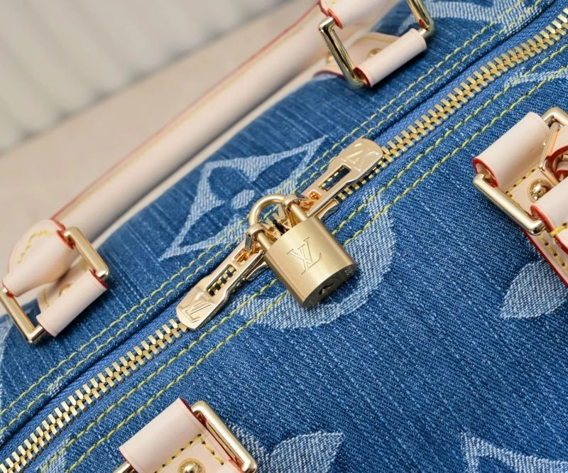 Louis Vuitton Travel Bags Resilient 79044