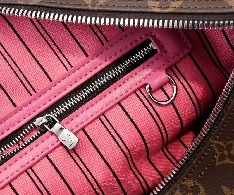 WaterResistant Louis Vuitton Travel Bags 79042