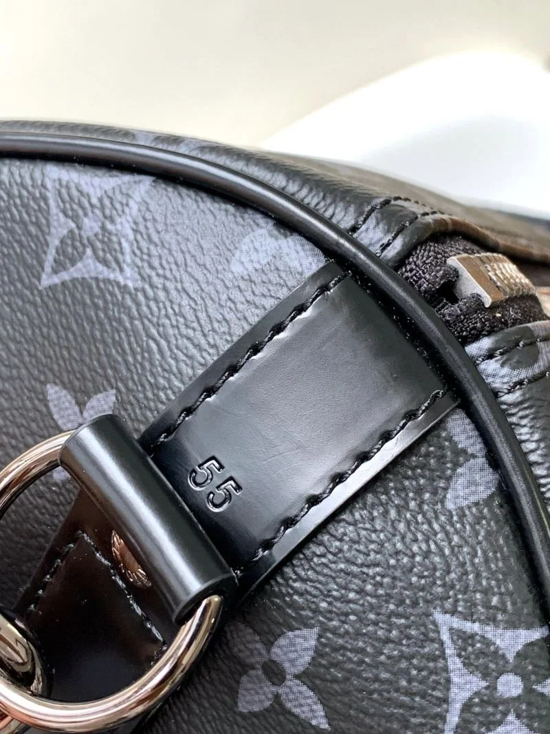 Versatile Louis Vuitton Travel Bags 39090