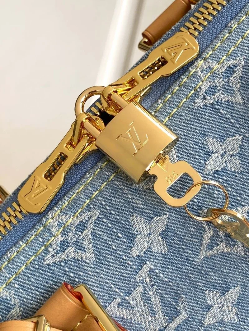 Minimalist Louis Vuitton Travel Bags 39075