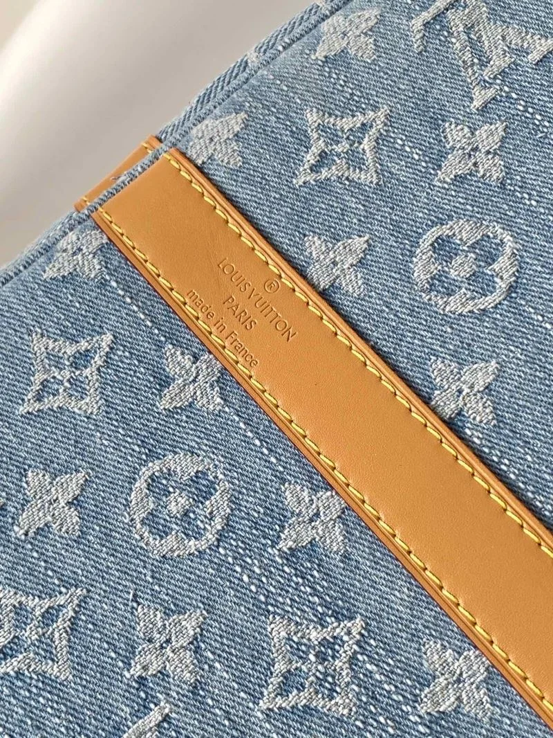 Minimalist Louis Vuitton Travel Bags 39075
