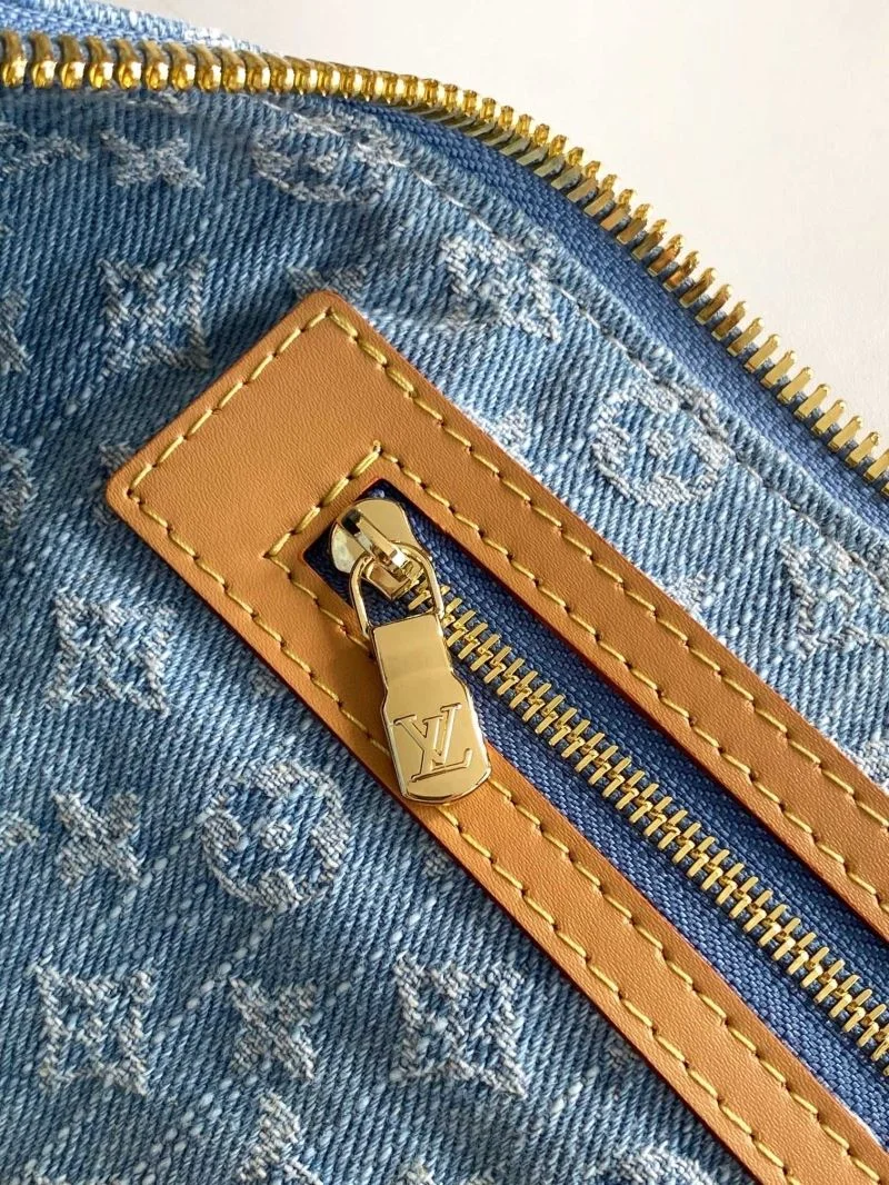 Minimalist Louis Vuitton Travel Bags 39075
