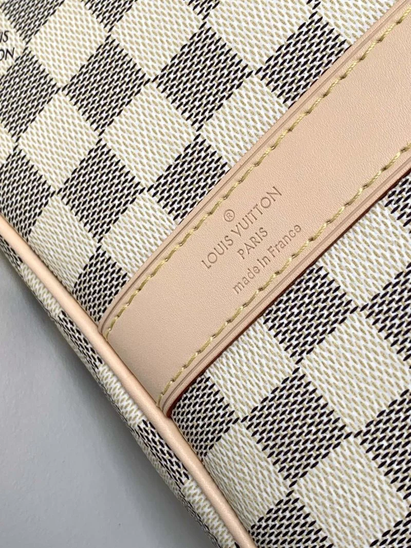 Seasonal Louis Vuitton Travel Bags 39053