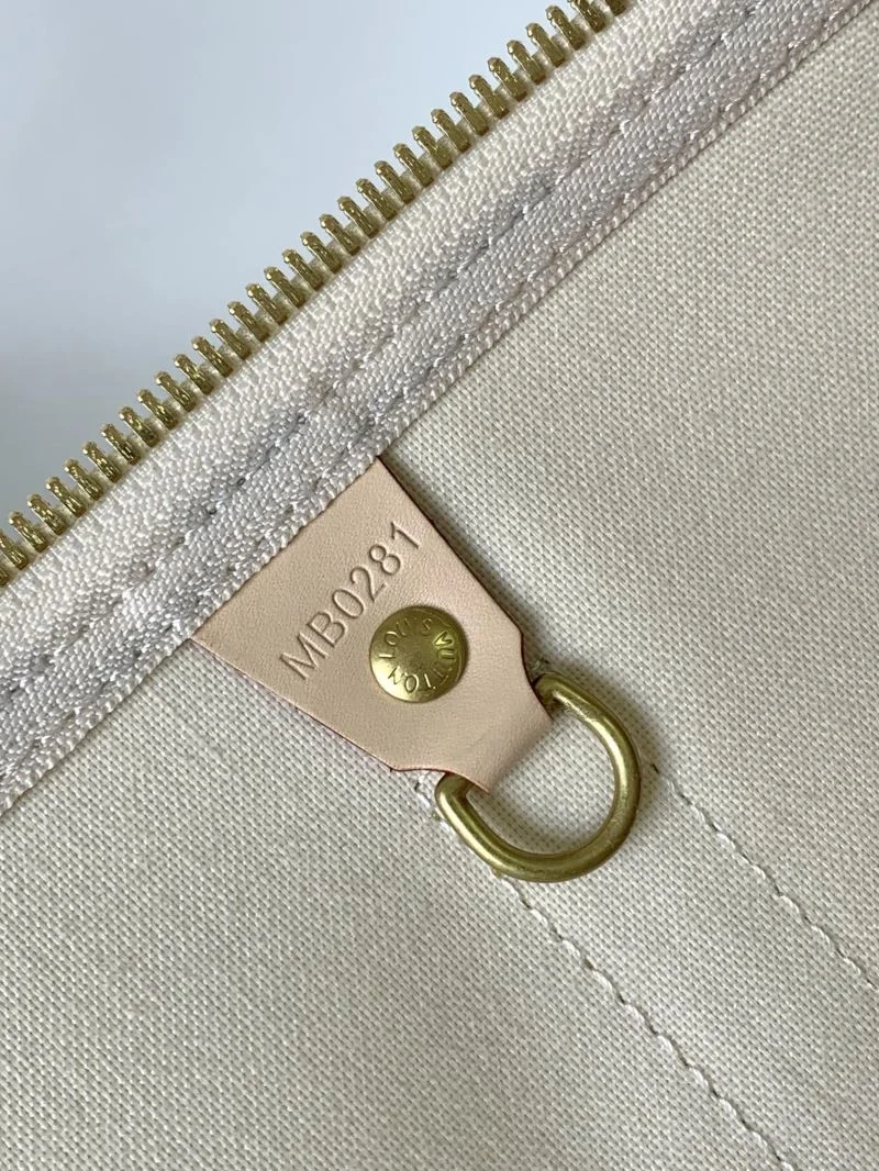 Louis Vuitton Travel Bags Resilient 39073