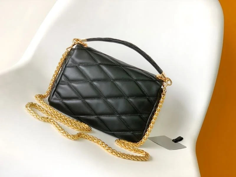 Unisex Louis Vuitton Twist Bags 39049