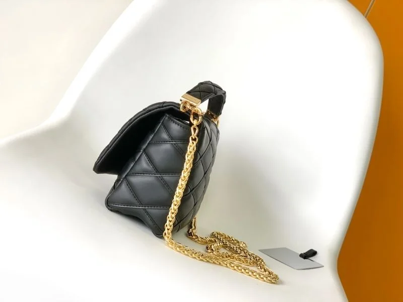 Unisex Louis Vuitton Twist Bags 39049