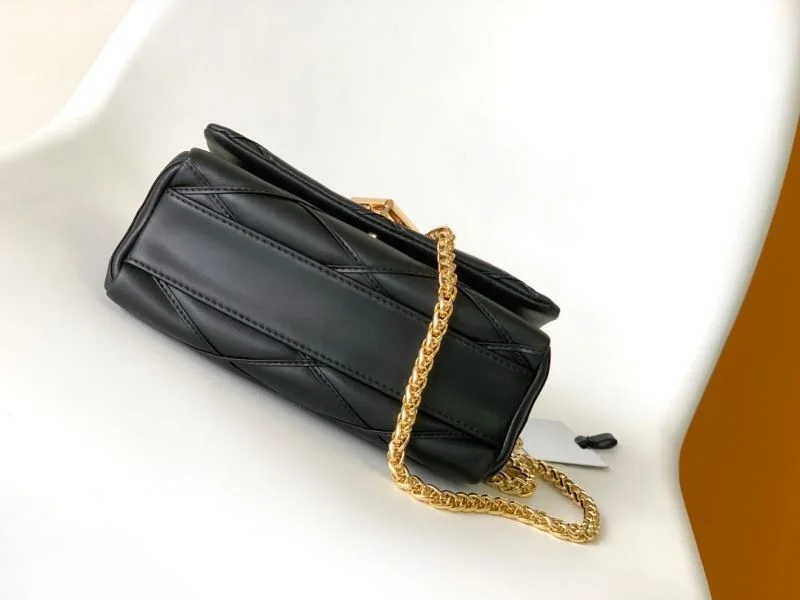 Unisex Louis Vuitton Twist Bags 39049