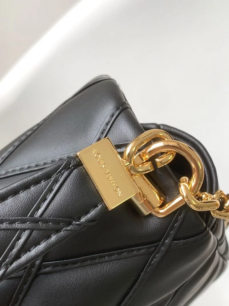 Unisex Louis Vuitton Twist Bags 39049
