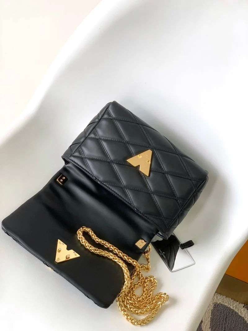 Unisex Louis Vuitton Twist Bags 39049