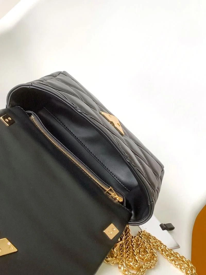 Unisex Louis Vuitton Twist Bags 39049