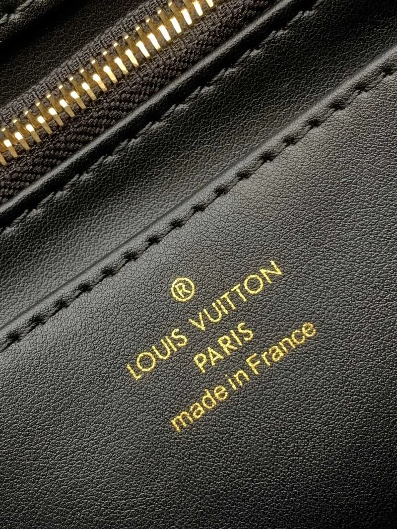 Unisex Louis Vuitton Twist Bags 39049