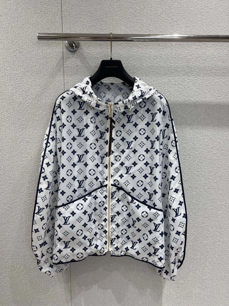 Versatile Louis Vuitton Vest 130938