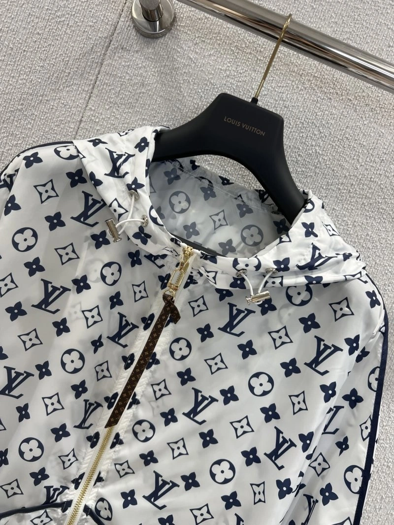 Versatile Louis Vuitton Vest 130938