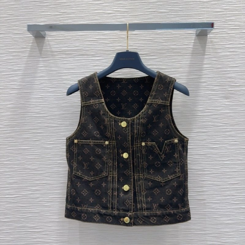 Sporty Louis Vuitton Vest 130923