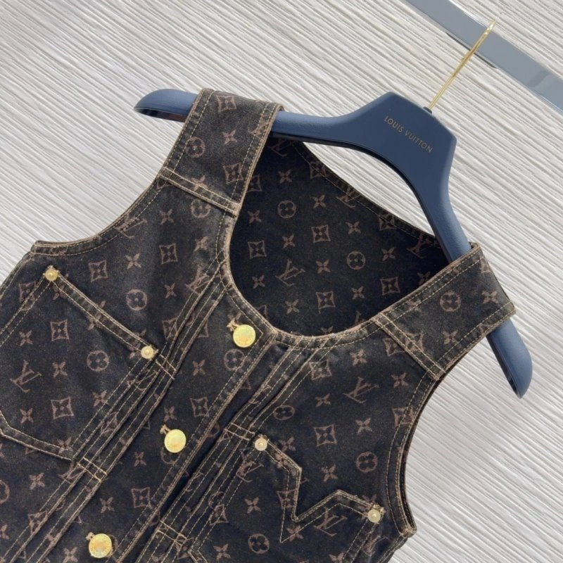Sporty Louis Vuitton Vest 130923