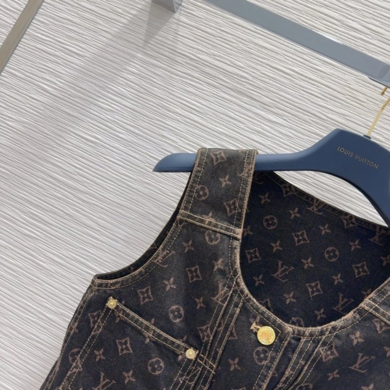 Sporty Louis Vuitton Vest 130923