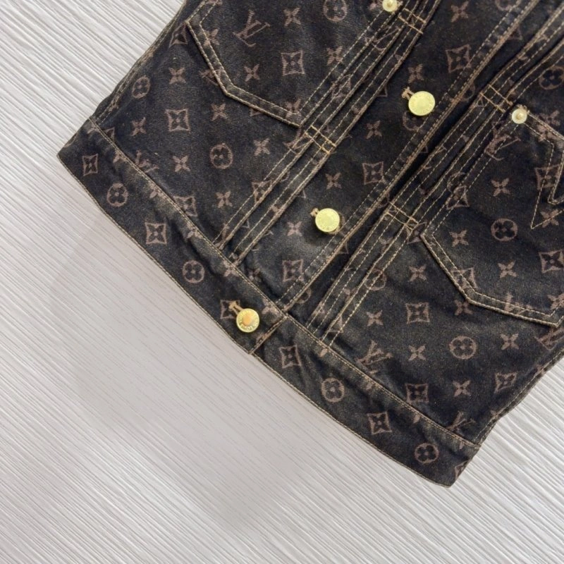Sporty Louis Vuitton Vest 130923