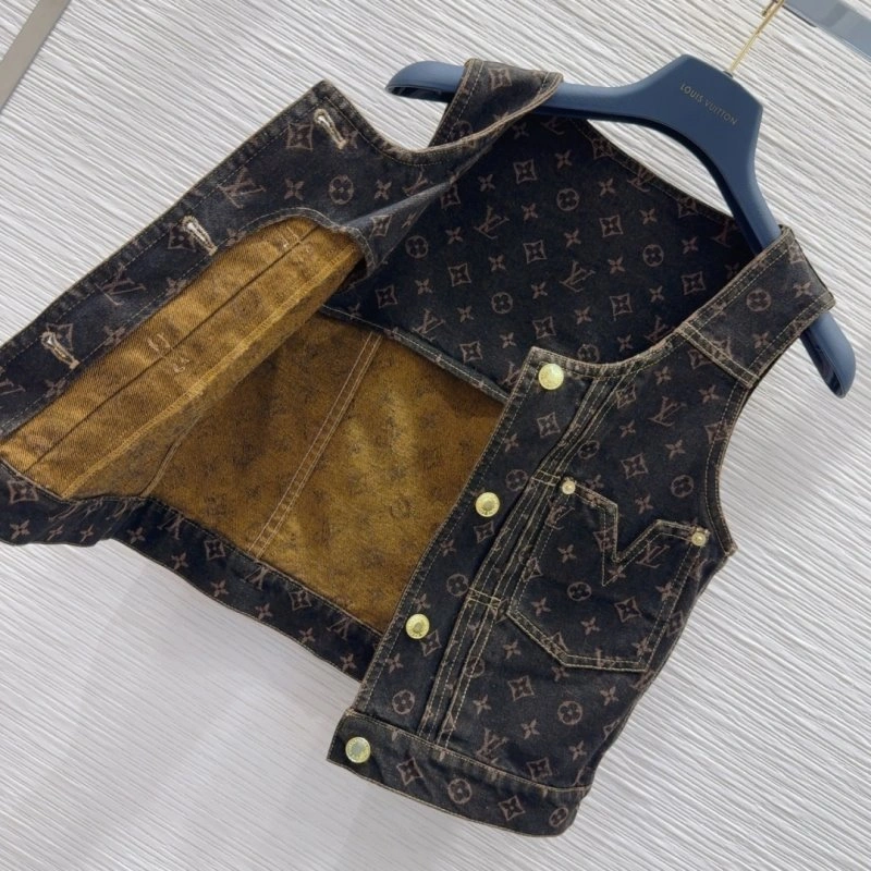 Sporty Louis Vuitton Vest 130923