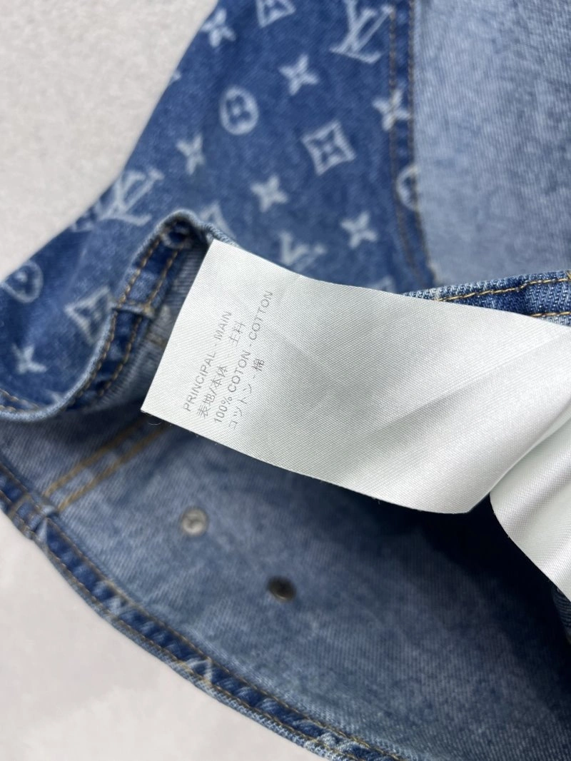 Minimalist Louis Vuitton Vest 131486