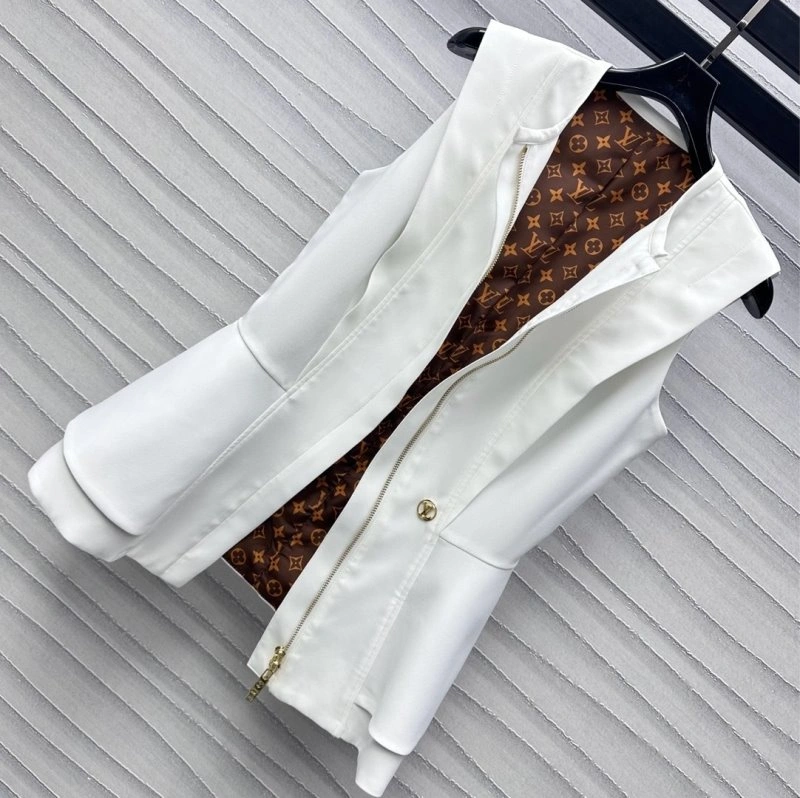 Louis Vuitton Vest MultiPurpose 130370