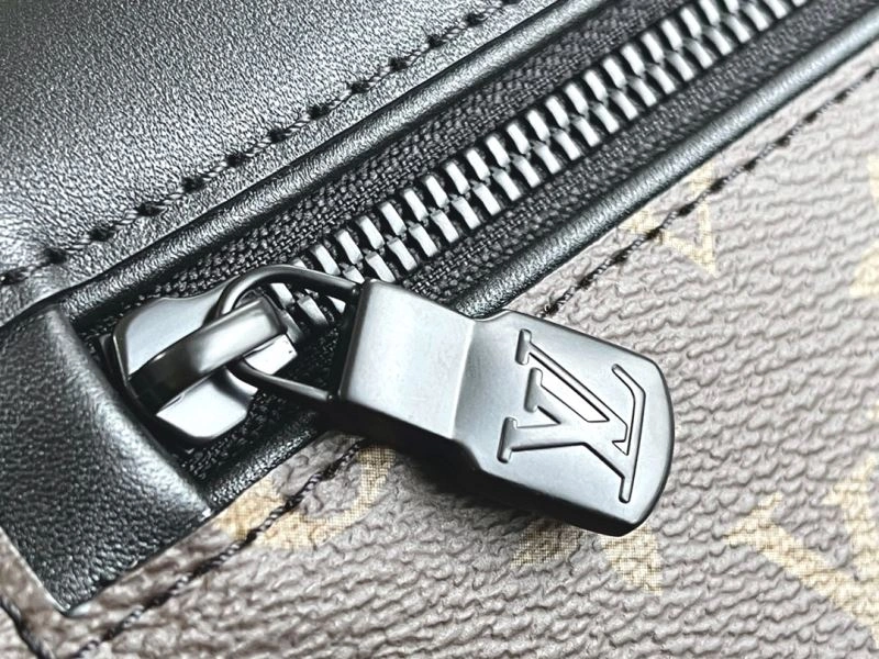 Durable Louis Vuitton Waist Chest Packs 94107
