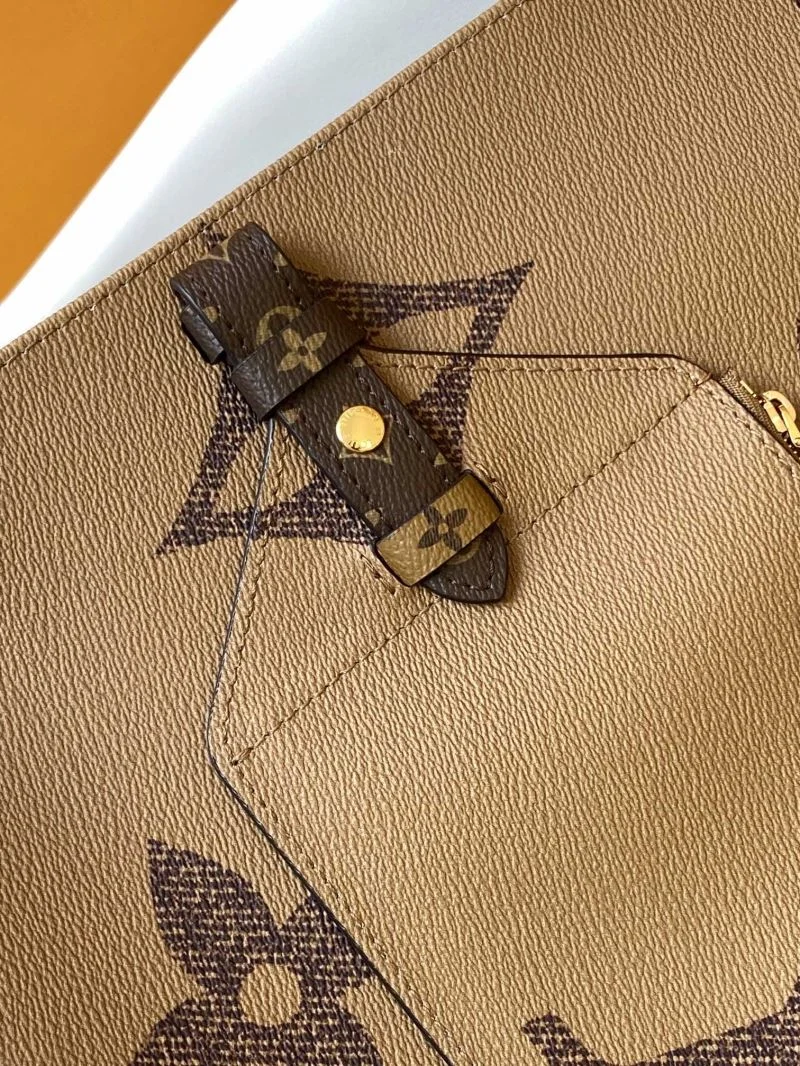 Louis Vuitton Waist Chest Packs Fashionable 42101