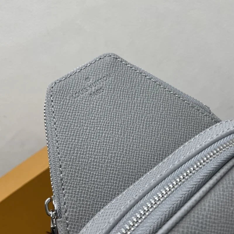 Elegant Louis Vuitton Waist Chest Packs 41669