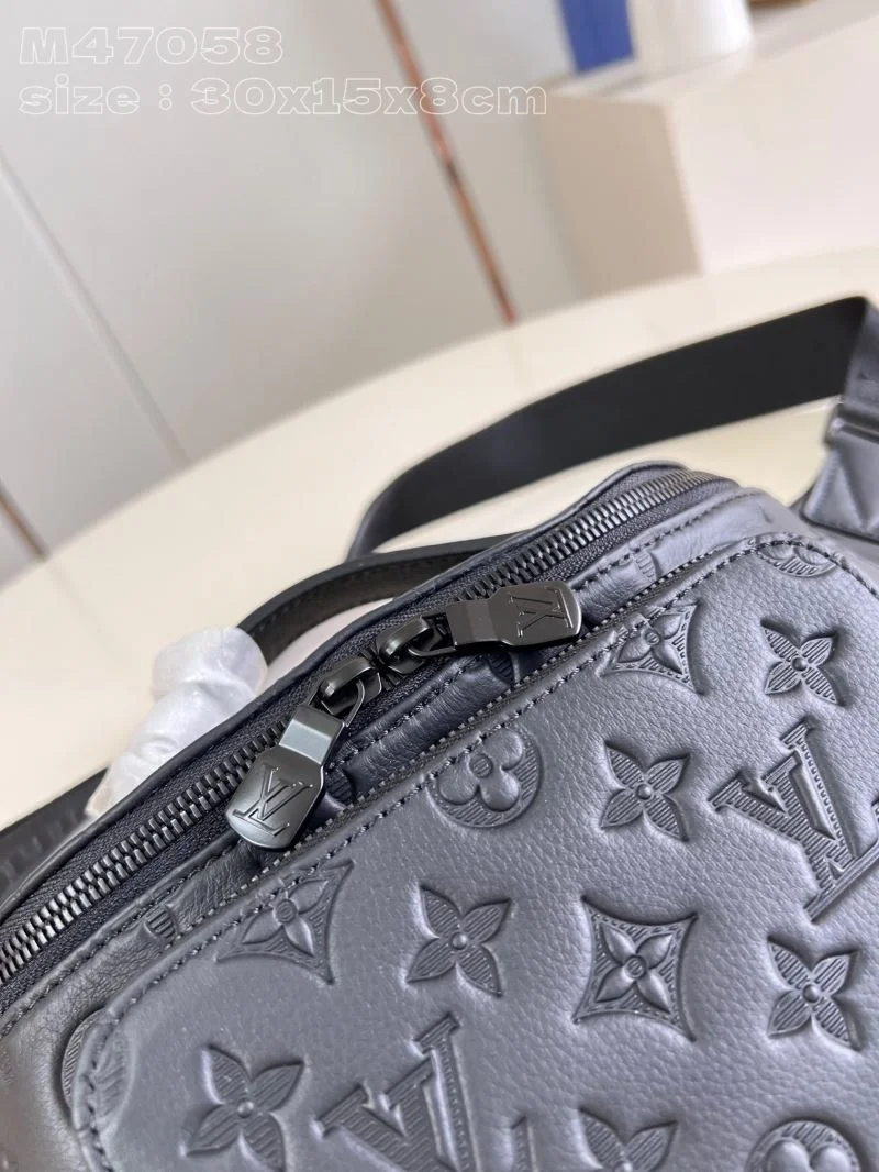 Snug Louis Vuitton Waist Chest Packs 40965