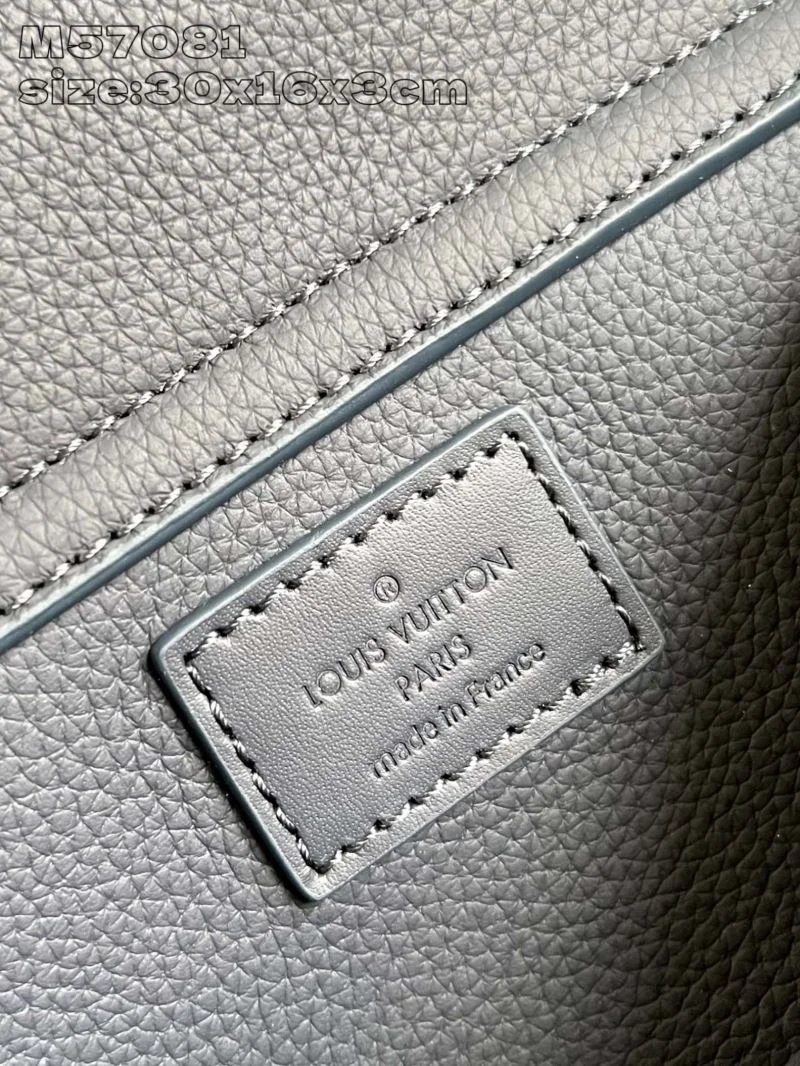 EyeCatching Louis Vuitton Waist Chest Packs 41004
