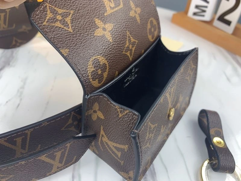 RelaxedFit Louis Vuitton Waist Chest Packs 79027