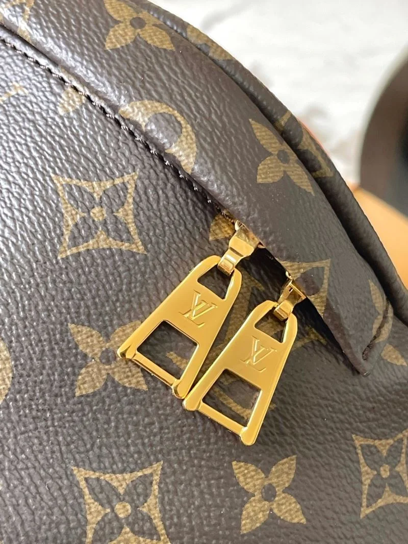Louis Vuitton Waist Chest Packs RelaxedFit 39306