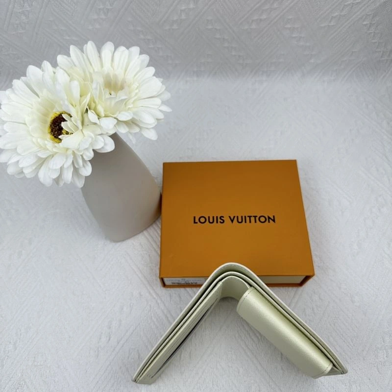 Sleek Louis Vuitton Wallets Purse 88038