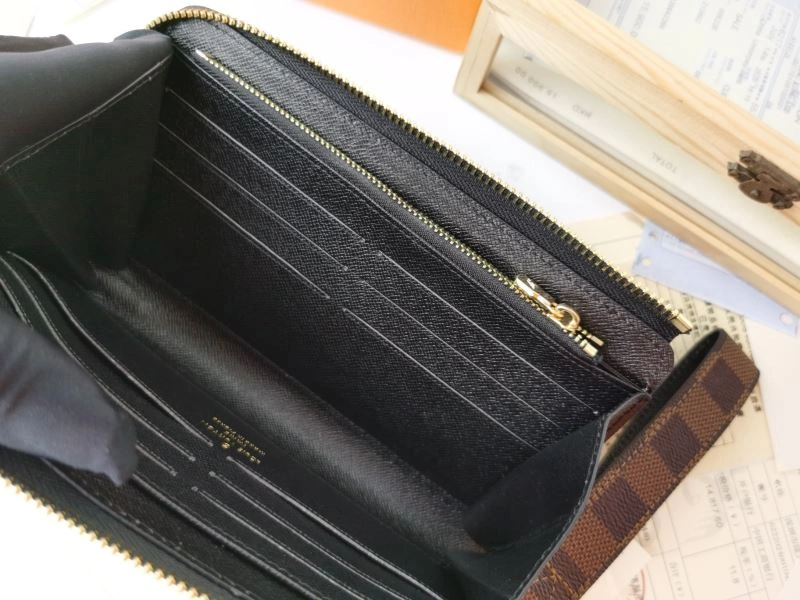 Seasonal Louis Vuitton Wallets Purse 87994