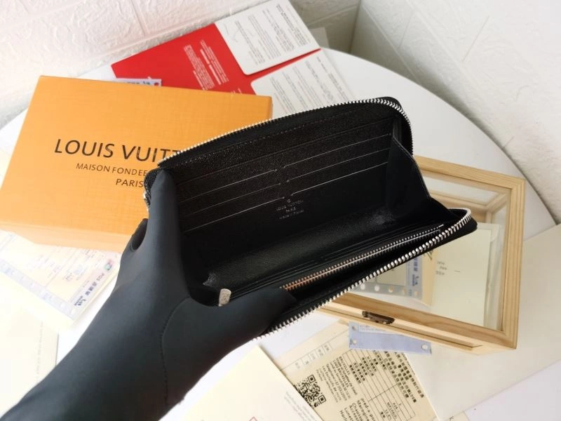 Louis Vuitton Wallets Purse Seasonal 88005