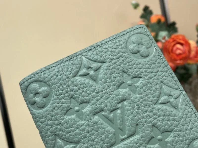 Unisex Louis Vuitton Wallets Purse 40198