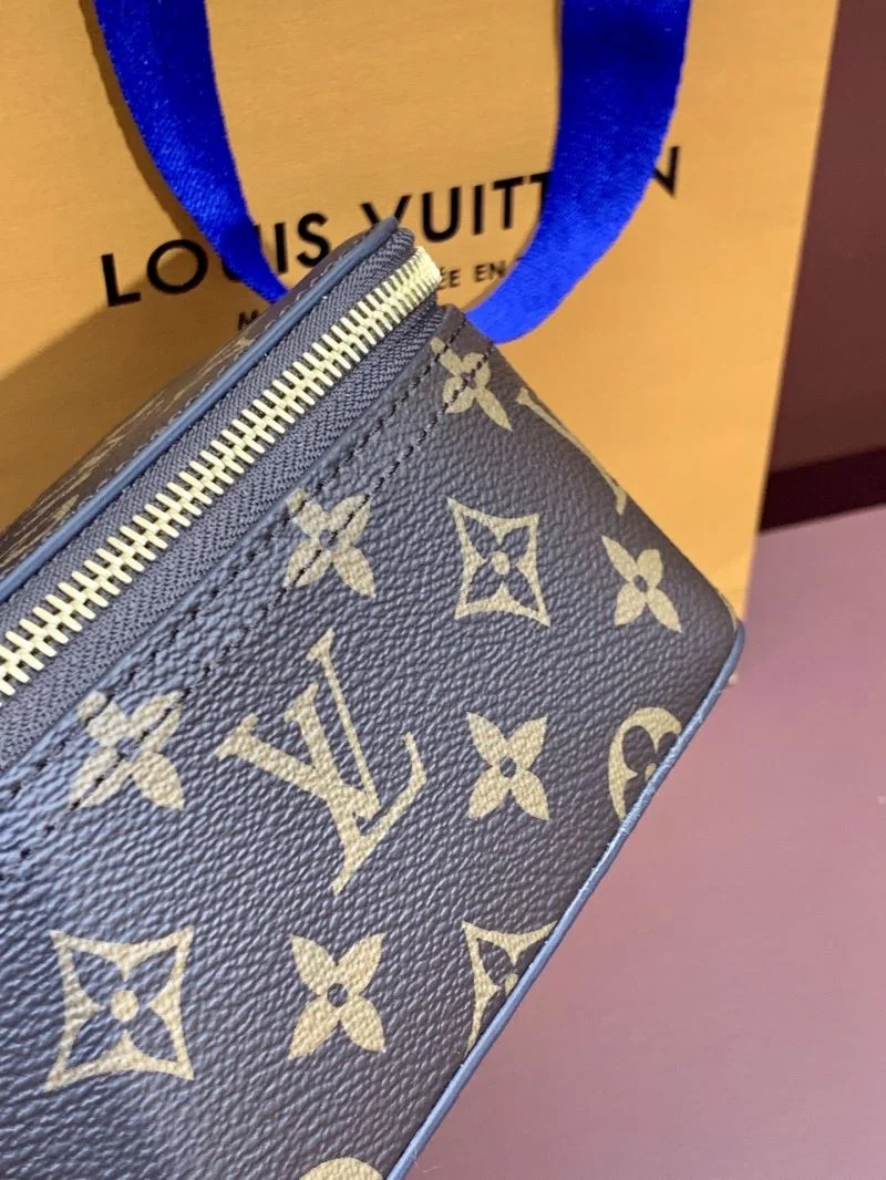 Louis Vuitton Wallets Purse UrbanChic 37677